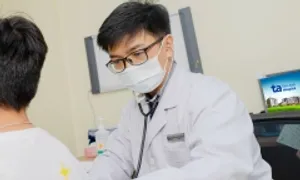 Bé trai bị viêm sung huyết thực quản Bé trai bị viêm sung huyết thực quản