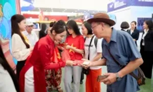 Gian hàng của Sun Group tại triển lãm A80 hút khách tham quan