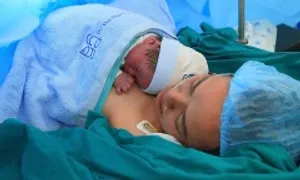 Cứu em bé mang u nhau thai khổng lồ trong bụng mẹ