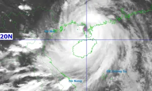 Bão Matmo vào biên giới Việt - Trung, có thể gây mưa 400 mm