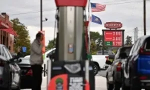 Giá xăng - thách thức của ông Trump khi trừng phạt Nga Giá xăng - thách thức của ông Trump khi trừng phạt Nga