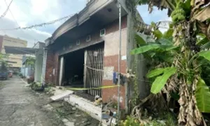 Giải cứu đôi tình nhân trong căn nhà bị phóng hỏa Giải cứu đôi tình nhân trong căn nhà bị phóng hỏa